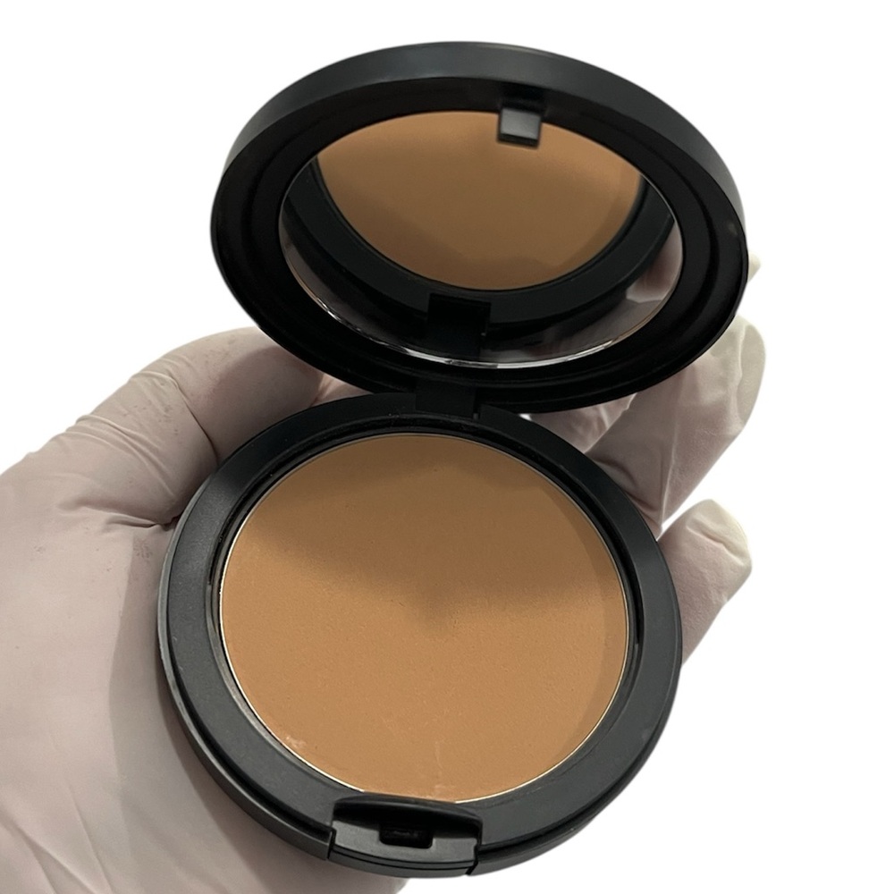 Mac Studio Fix Powder Plus Foundation in NC40